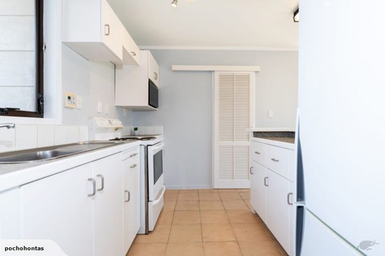 Photo of property in 2/8 Shakespeare Road, Milford, Auckland, 0620