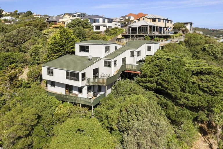 Photo of property in 20 Bay Lair Grove, Island Bay, Wellington, 6023