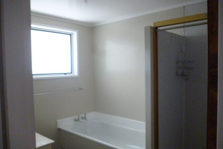 Photo of property in 33 Larchmont Grove, Totara Park, Upper Hutt, 5018