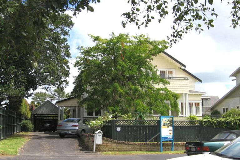 Photo of property in 11 Bridge View Road, Birkenhead, Auckland, 0626