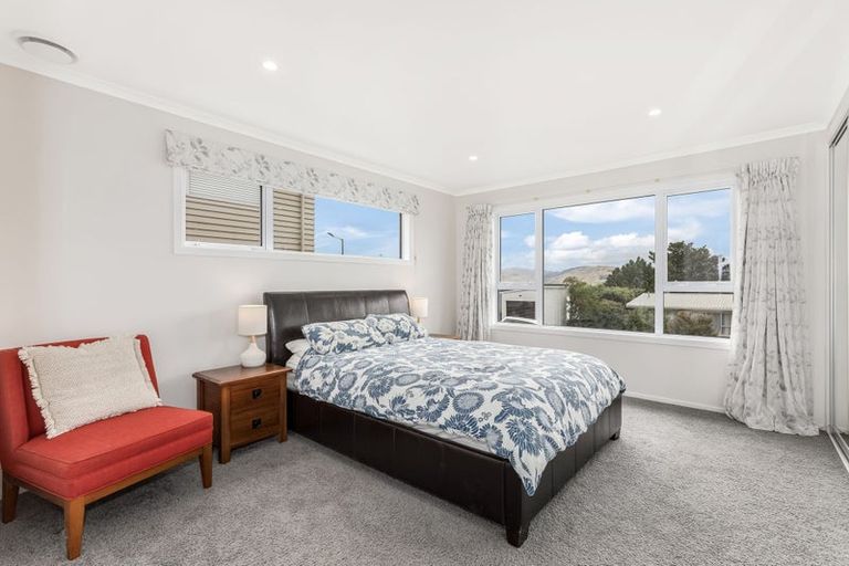 Photo of property in 118 Kahu Road, Paremata, Porirua, 5024