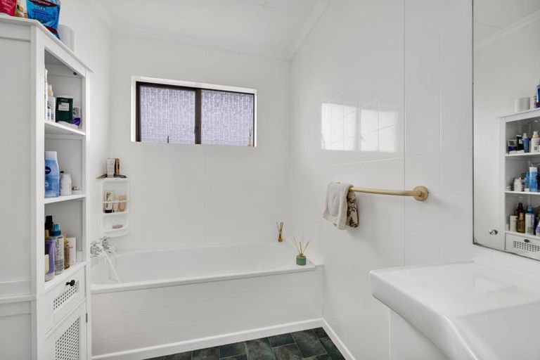 Photo of property in 31 Kamahi Avenue, Hawera, 4610