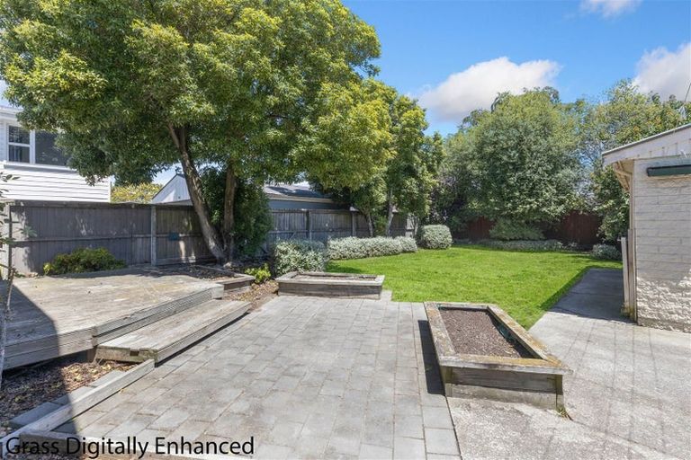 Photo of property in 5 Brookby Crescent, Avonhead, Christchurch, 8042