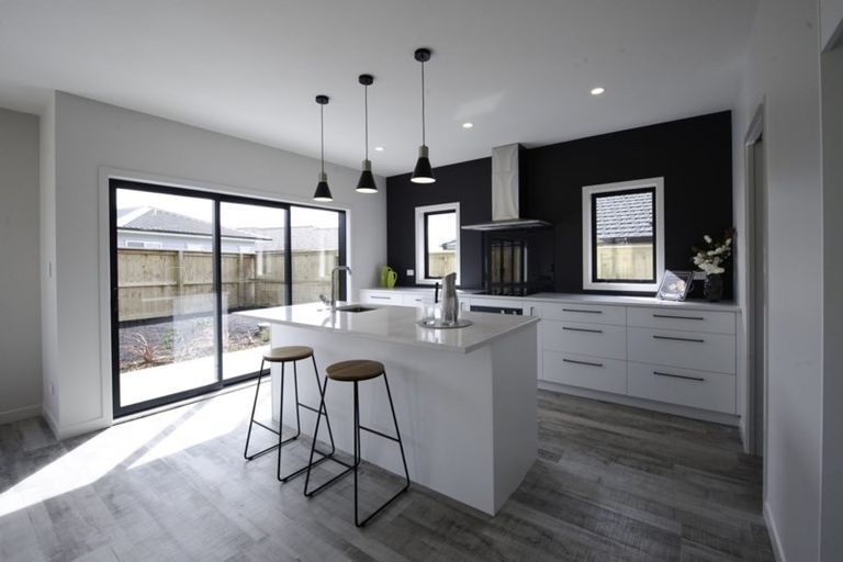 Photo of property in 17 Papa Orchard Drive, Kumeu, 0810