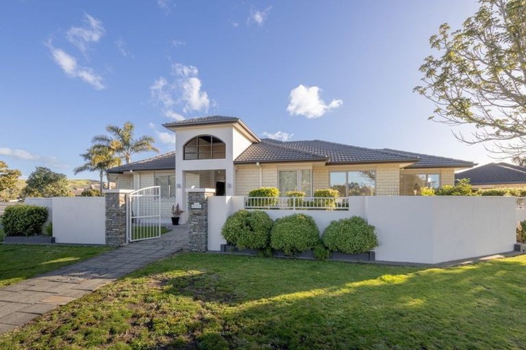 Photo of property in 92 Tuihana Drive, Papamoa Beach, Papamoa, 3118
