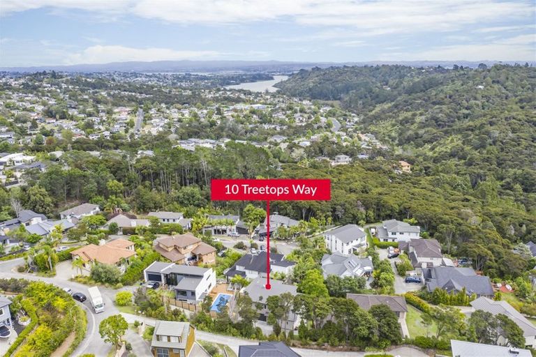 Photo of property in 10 Treetops Way, Bayview, Auckland, 0629