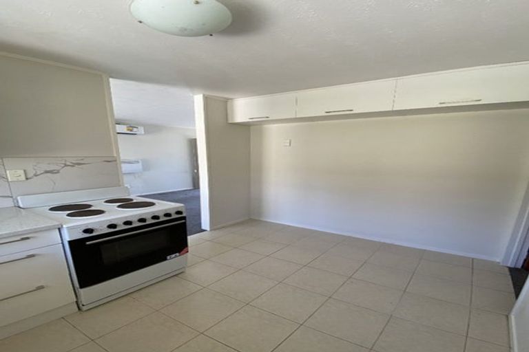 Photo of property in 40 Barbados Drive, Unsworth Heights, Auckland, 0632