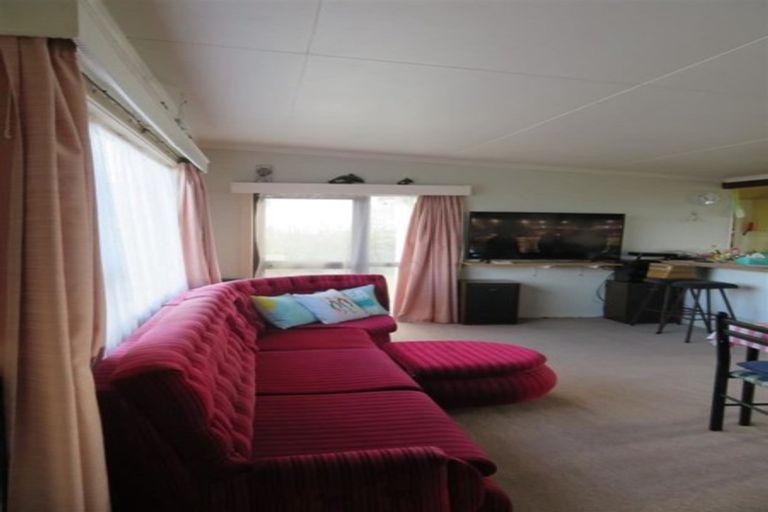 Photo of property in 493 Waikawa-curio Bay Road, Curio Bay, Tokanui, 9884