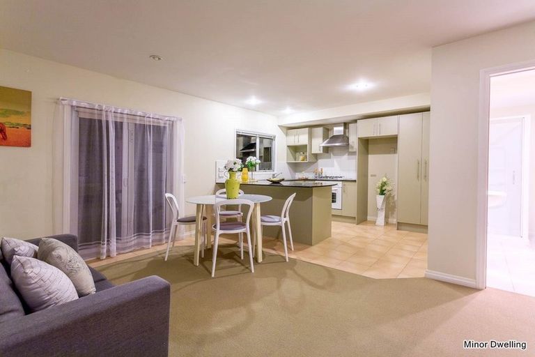 Photo of property in 19 East Coast Road, Milford, Auckland, 0620