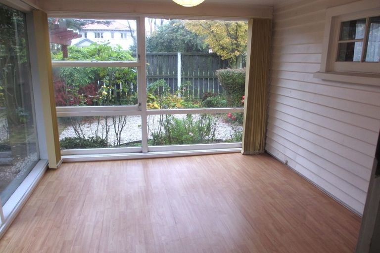 Photo of property in 2/15 Memorial Avenue, Ilam, Christchurch, 8053