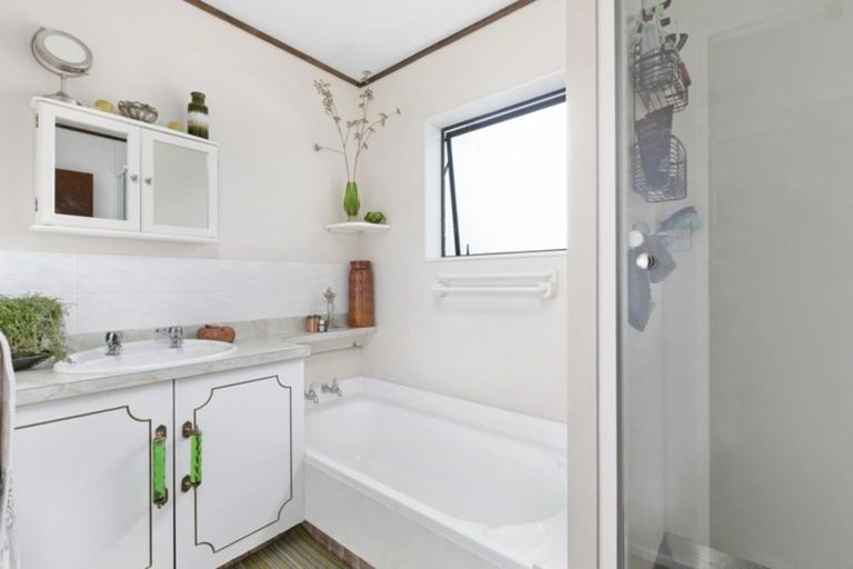 Photo of property in 2/8 Inverell Place, Mount Maunganui, 3116