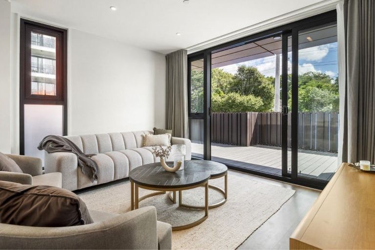 Photo of property in 1/219 Lake Road, Belmont, Auckland, 0622