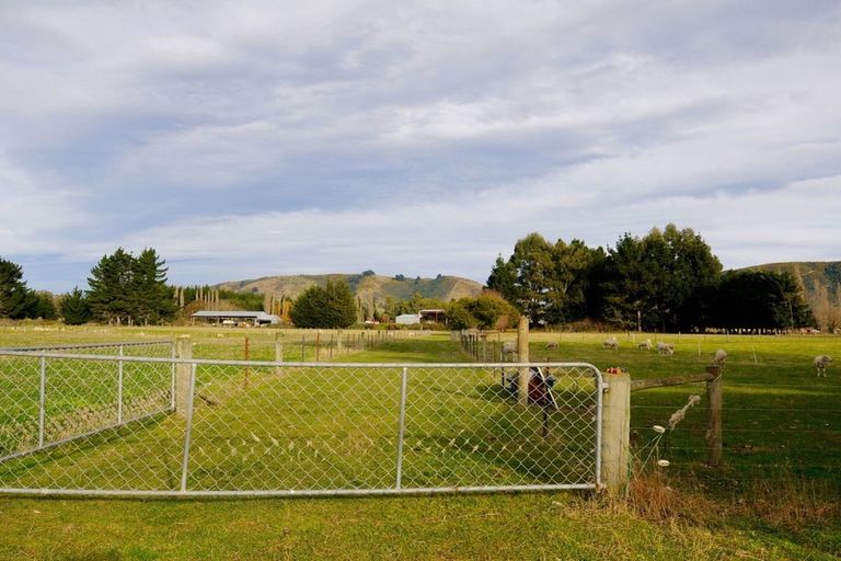 Photo of property in 64 Waihao Back Road, Waimate, 7979