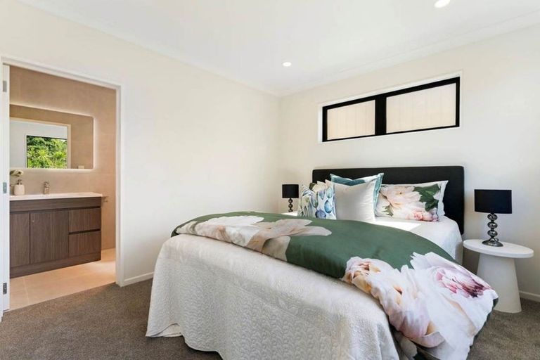 Photo of property in 35 Taipahitini Road, Rosehill, 2113