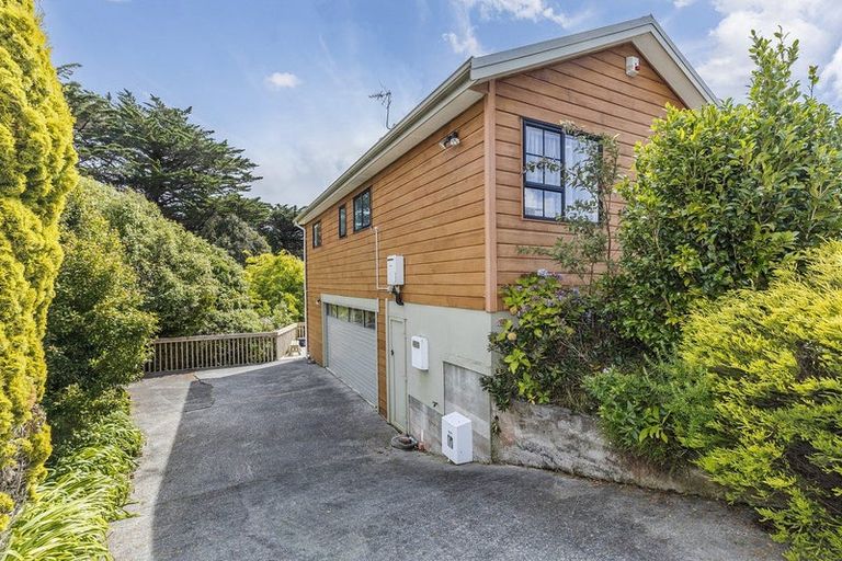 Photo of property in 10 Joseph Banks Drive, Whitby, Porirua, 5024
