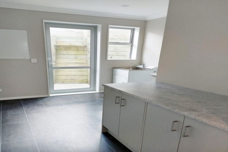 Photo of property in 31 Percy Kinsman Crescent, Riverstone Terraces, Upper Hutt, 5018