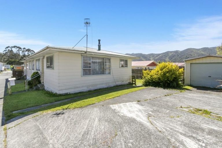 Photo of property in 35b Stockdale Street, Wainuiomata, Lower Hutt, 5014