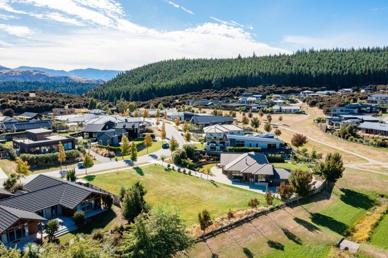 Photo of property in 44 Minaret Ridge, Wanaka, 9305
