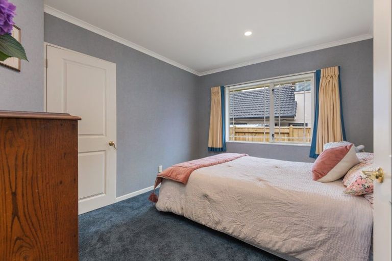 Photo of property in 6 La Lena Grove, Fitzherbert, Palmerston North, 4410