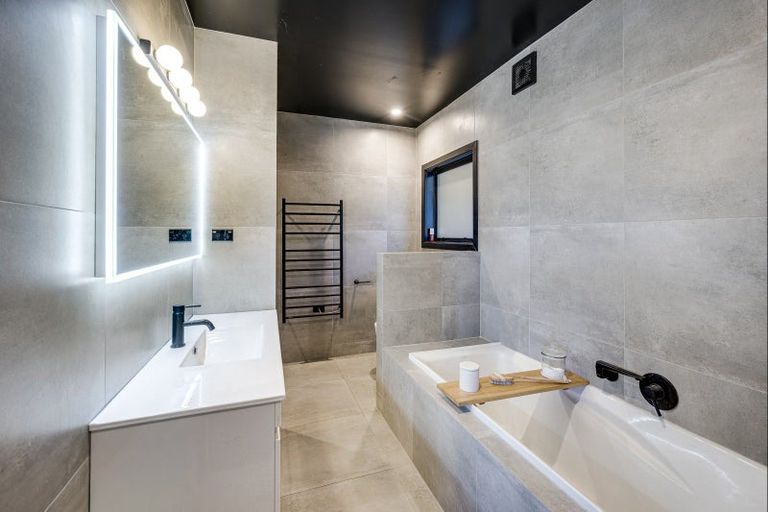 Photo of property in 77 Algernon Road, Longlands, Hastings, 4172