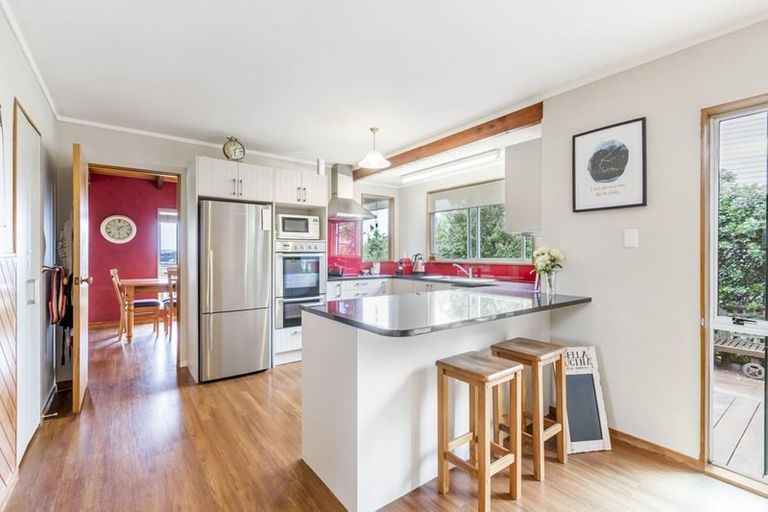 Photo of property in 70 Tiri Road, Manly, Whangaparaoa, 0930