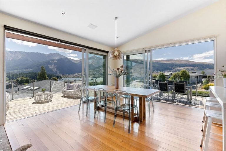 Photo of property in 17 Poplar Drive, Kelvin Heights, Queenstown, 9300