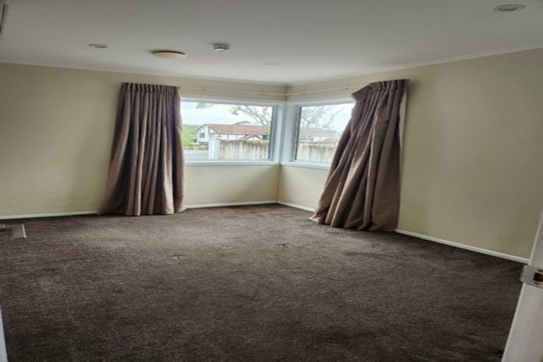 Photo of property in 2/484 East Coast Road, Windsor Park, Auckland, 0630