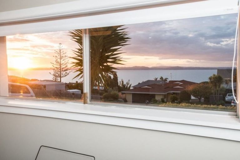 Photo of property in 57 Pacific Parade, Army Bay, Whangaparaoa, 0930