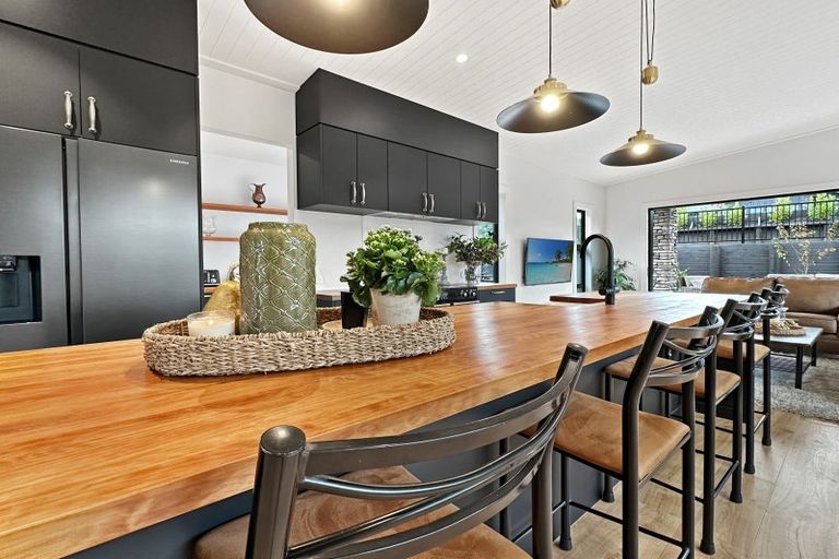 Photo of property in 8 Broadleaf Way, Kinloch, Taupo, 3377