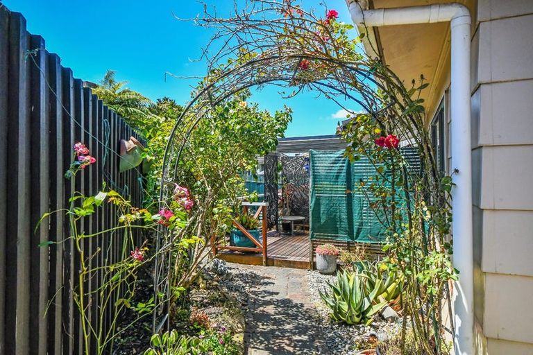 Photo of property in 2/9 Settlement Road, Papakura, 2110