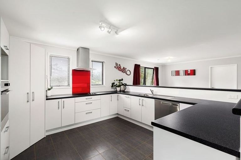 Photo of property in 51 Caton Road, Waitakere, Henderson, 0782