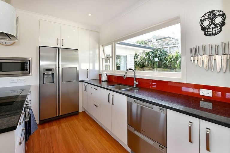 Photo of property in 2 Carento Way, Stanmore Bay, Whangaparaoa, 0932