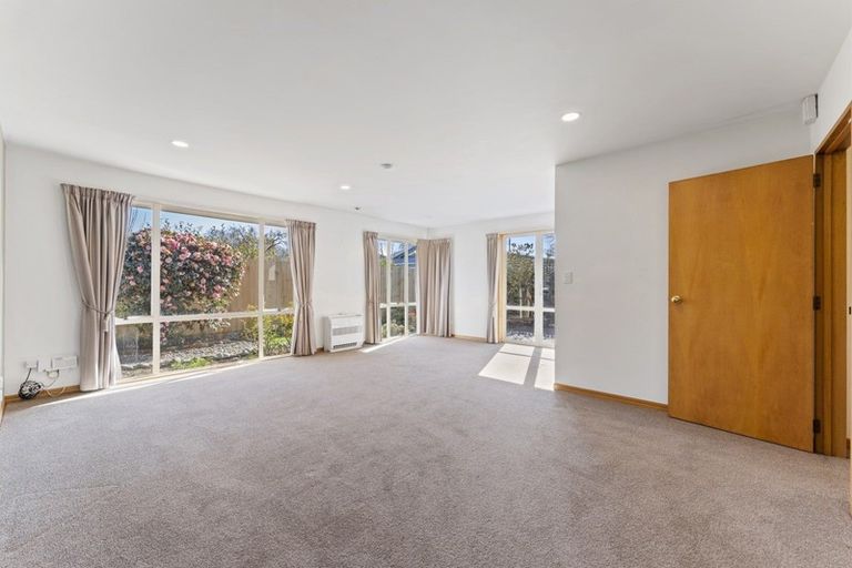 Photo of property in 33 Dee Street, St Albans, Christchurch, 8014