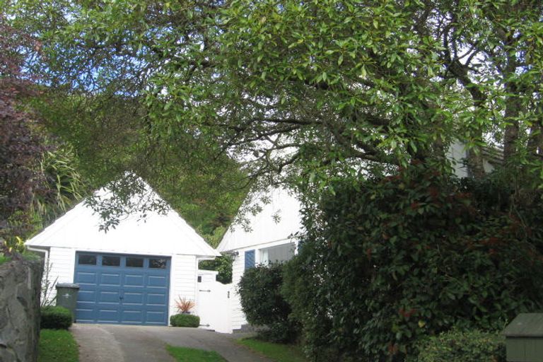 Photo of property in 8 Woodhouse Avenue, Karori, Wellington, 6012