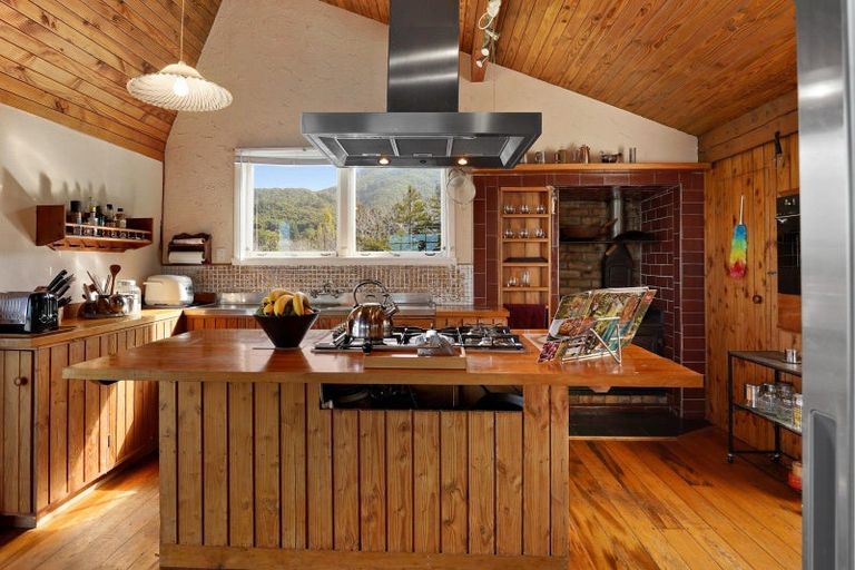 Photo of property in 17 Tawhiti Street, Tokomaru Bay, 4079