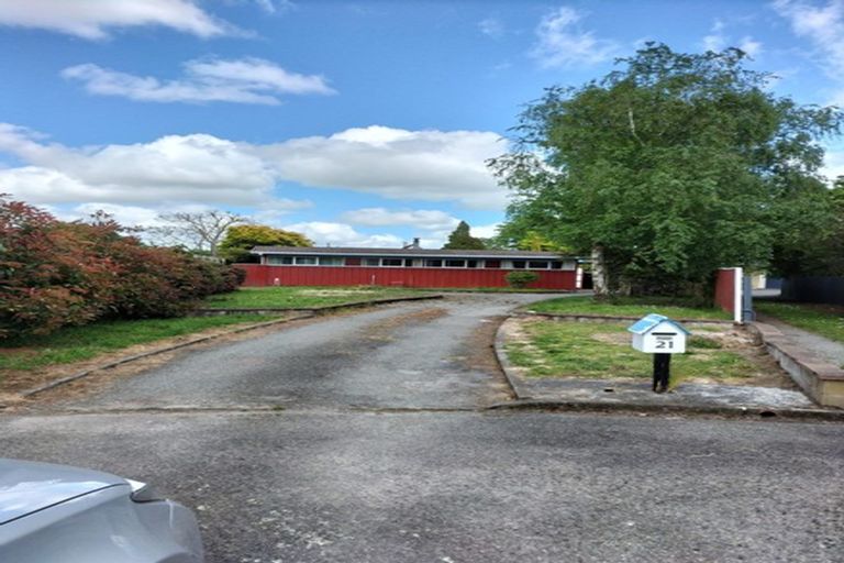 Photo of property in 21 Saint Albans Avenue, Hokowhitu, Palmerston North, 4410