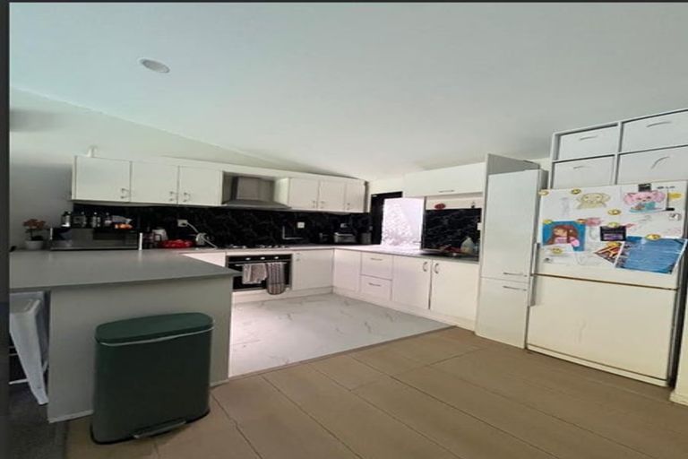 Photo of property in 24 Bond Crescent, Forrest Hill, Auckland, 0620