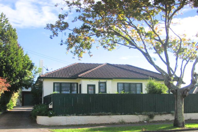 Photo of property in 2/23 Landscape Road, Papatoetoe, Auckland, 2025
