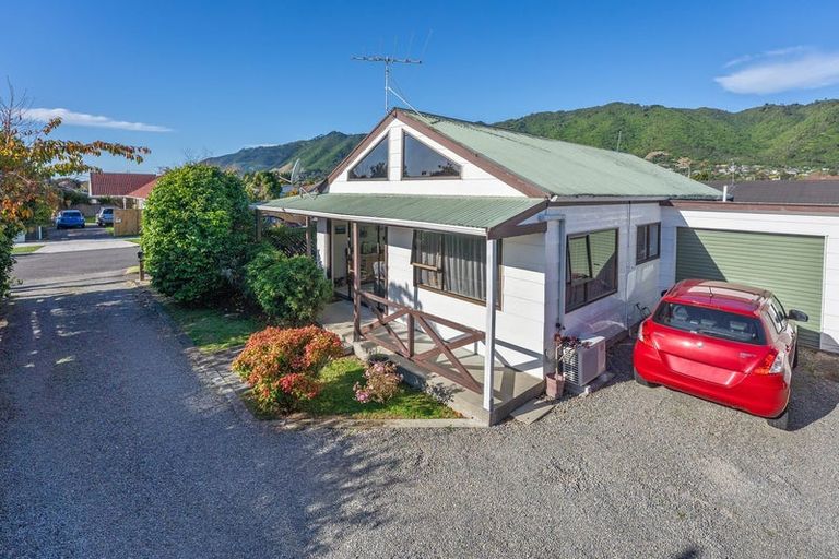 Photo of property in 32a Belvedere Avenue, Waikanae, 5036