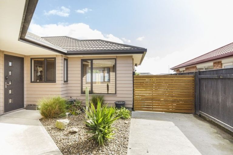 Photo of property in 5 Angelina Way, Kelvin Grove, Palmerston North, 4414