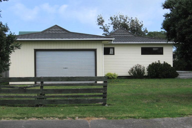 Photo of property in 4 Fenside Street, Waikanae Beach, Waikanae, 5036