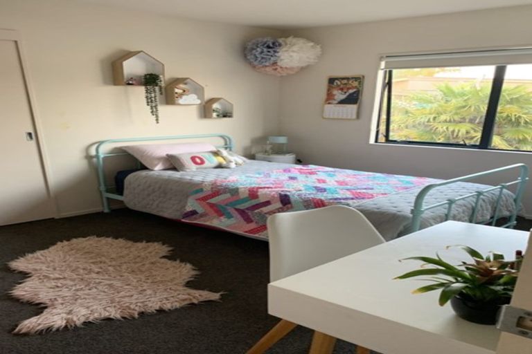 Photo of property in 34 Riverstone Road, Te Atatu Peninsula, Auckland, 0610