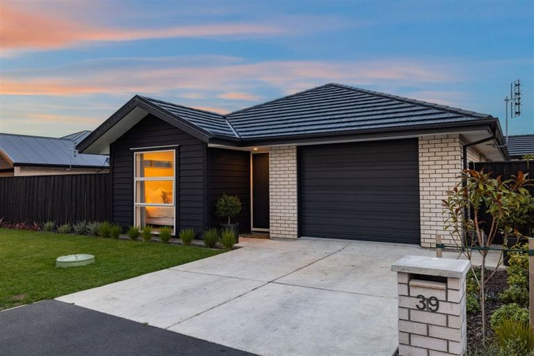 Photo of property in 39 Blue Jacket Drive, Halswell, Christchurch, 8025