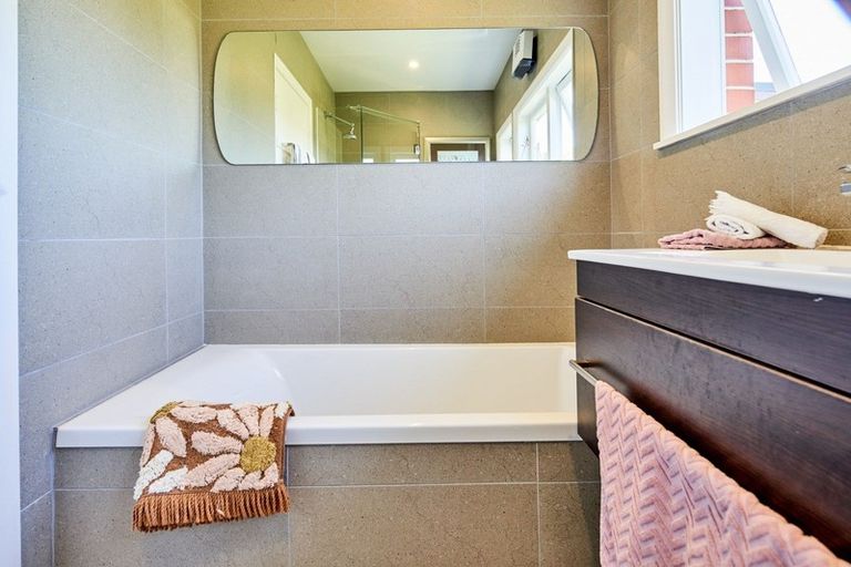 Photo of property in 60 Pomare Road, Tirohanga, Lower Hutt, 5010