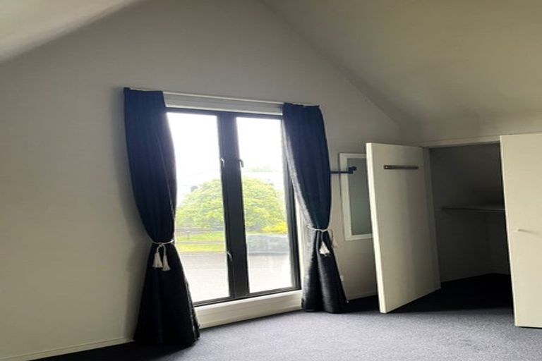 Photo of property in 15 Ruapehu Drive, Fitzherbert, Palmerston North, 4410