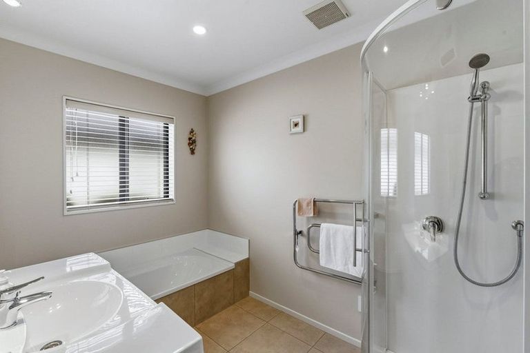 Photo of property in 2 Pearson Place, Paraparaumu, 5032