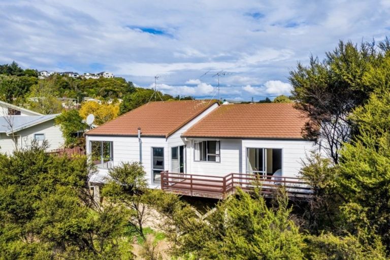 Photo of property in 23 Woolwich Close, Whitby, Porirua, 5024
