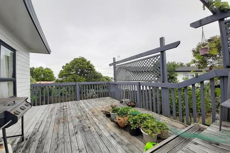 Photo of property in 16 Mallard Place, Unsworth Heights, Auckland, 0632