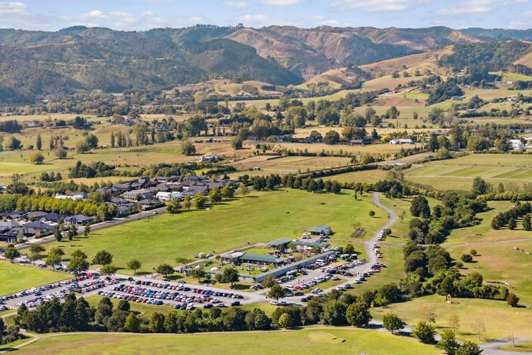 Photo of property in 10 Arahi Road, Clevedon, 2582