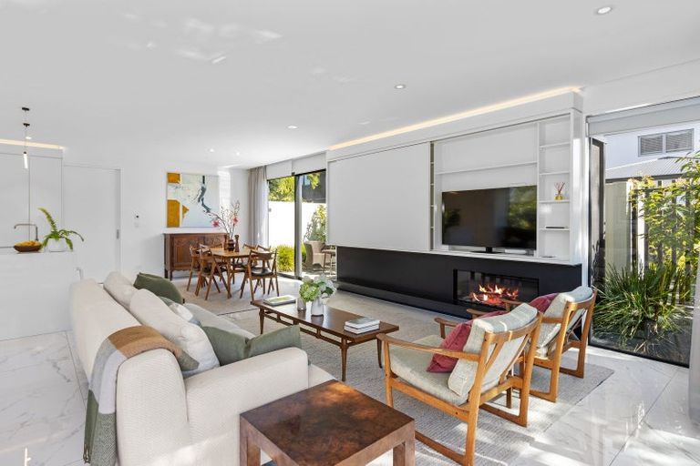 Photo of property in 74 Merivale Lane, Merivale, Christchurch, 8014